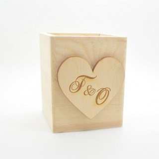 Ξύλινη Μολυβοθήκη καρδιά με μονογράμματα
