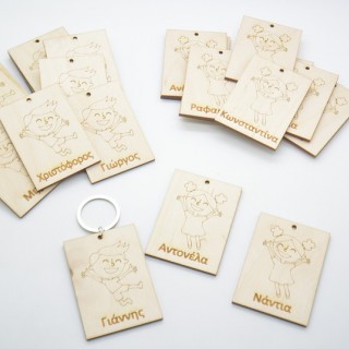 Ξύλινο Μπρελόκ με αγοράκι ή κοριτσάκι αντίστοιχα και το όνομα του παιδιού Ξύλινο Μπρελόκ με αγοράκι ή κοριτσάκι αντίστοιχα και το όνομα του παιδιού