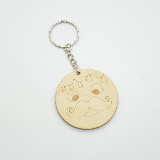 Ξύλινο Μπρελόκ κρητικόπουλο με σαρίκι και μουστάκι